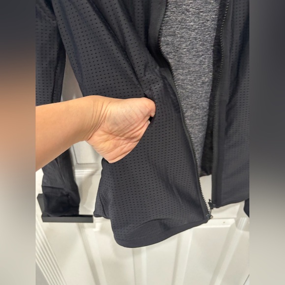 Lululemon reversible bliss jacket Women's Gray and Black Size:S - Picture 13 of 14